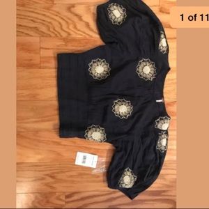 Free people navy blue cropped top . Adorable size SMALL